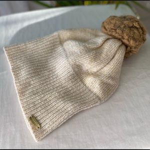 STEVE MADDEN Ivory and Gold Beanie hat